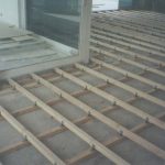 Vibro-FM kelluvan parkettilattian askeläänen vaimennin asennus