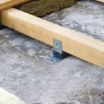 Vibro-FM lattiavaimennin koolauksen alle asennustapa