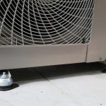 Tärinänvaimennin ilmalämpöpumppu