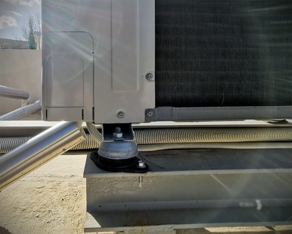 Vibro-EM2 tärinänvaimennin kiinnitys